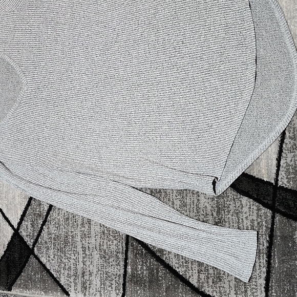 BKE GRAY RIBBED V-NECK DRAP-TAIL LONG-SLEEVED TOP - Picture 5 of 11